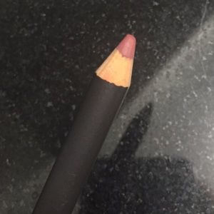 MAC Soar lip liner