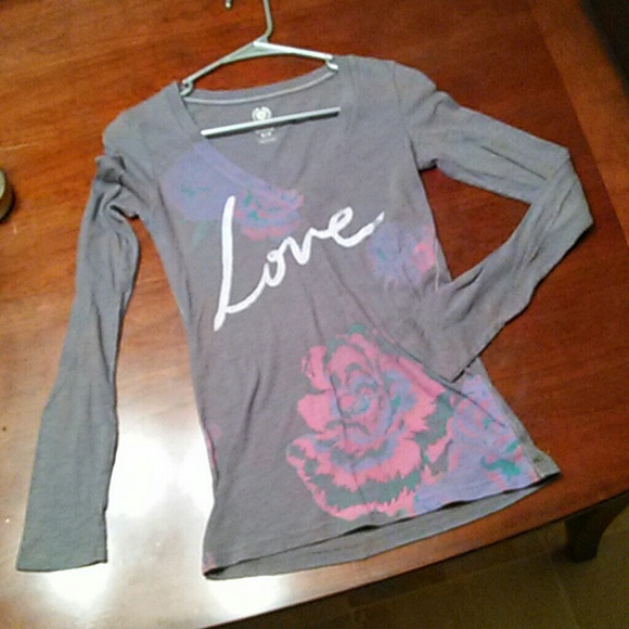 Reduced!! American Eagle Love long sleeve shirt - Picture 1 of 1