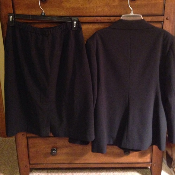 Women's black suit-Inlet Traders by Lands End - Picture 4 of 4