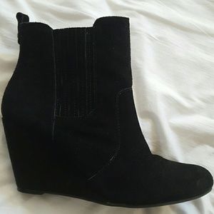 BCBG ankle boots in black suede