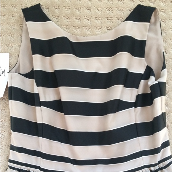 Taylor dress with belt - size 2 - Picture 2 of 4