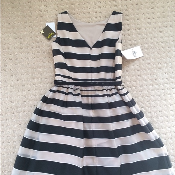 Taylor dress with belt - size 2 - Picture 4 of 4