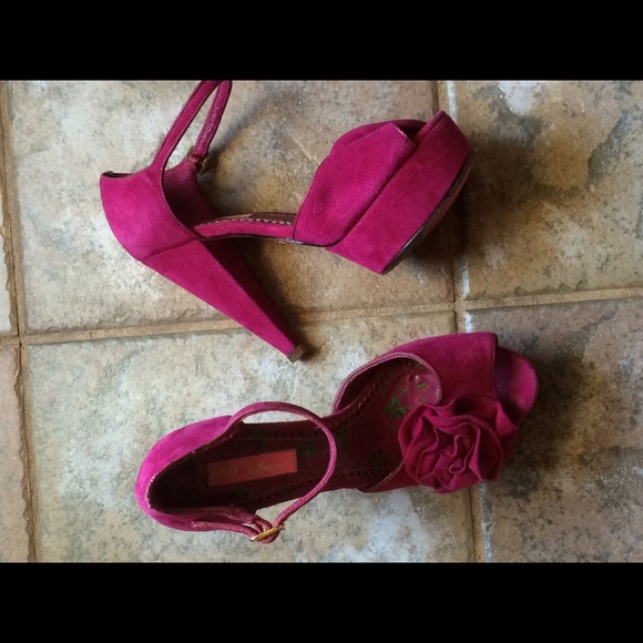 Cute hot pink Betsey Johnson platforms w/ rosettes
