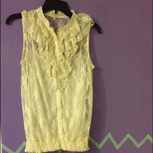 Laced sleeveless blouse