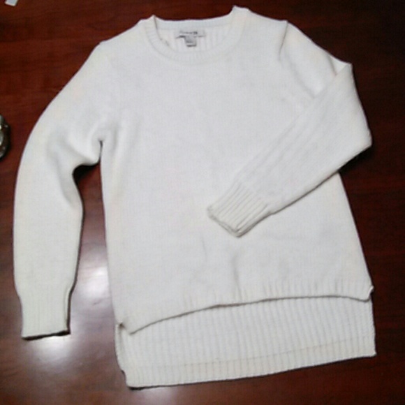 SOLD!!! Super cute Forever 21 high low sweater!!!! - Picture 1 of 2