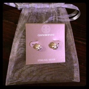 Perfect Gift!! Sterling Silver Knot Studs