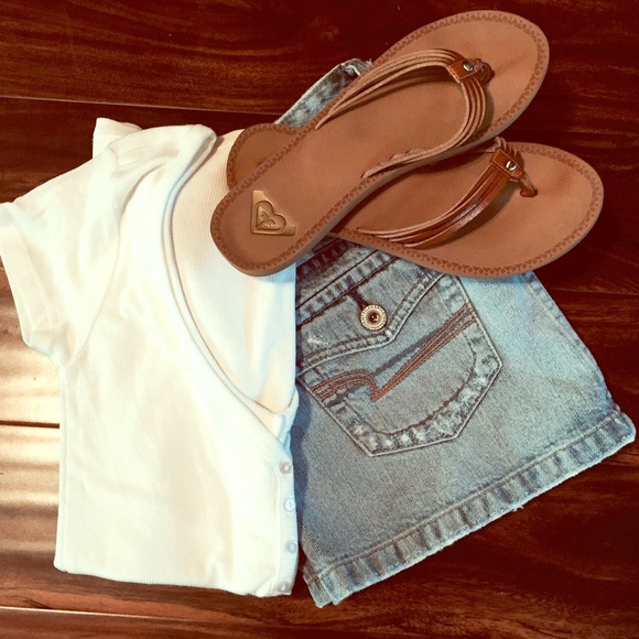 American Eagle - distressed jean skirt