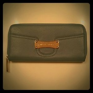 !!!FINAL PRICE!!! Blue Michael kors Wallet