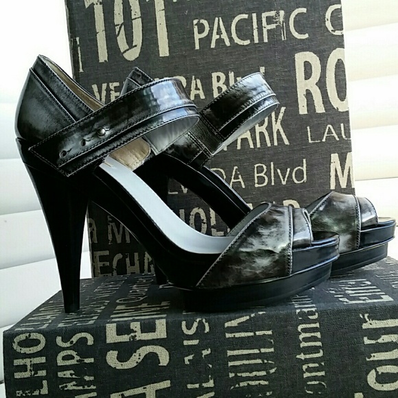 Brand new! Max Studio heels