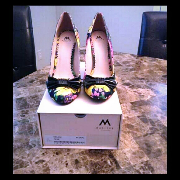 NEW Stylish Cute Floral Color Heel with Black Bow