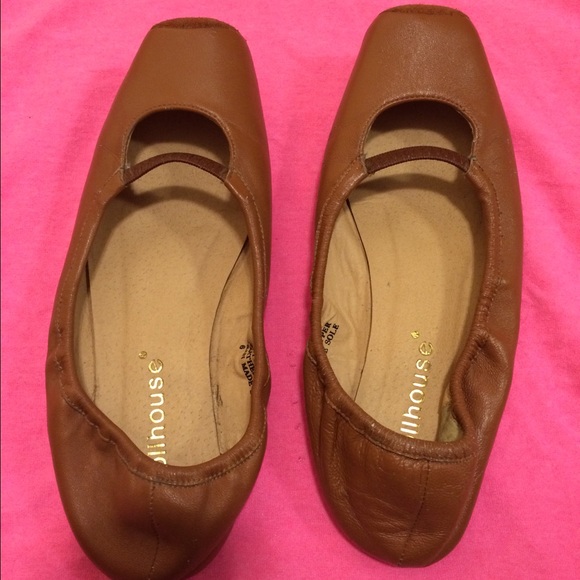 Dollhouse ballet flats with flat toe!