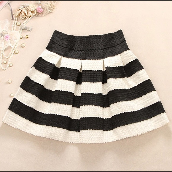 Black & white stripe skater skirt