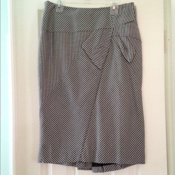 **SOLD** Striped pencil skirt size 2P