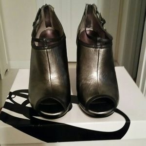 NINE WEST Peep Toe Booties