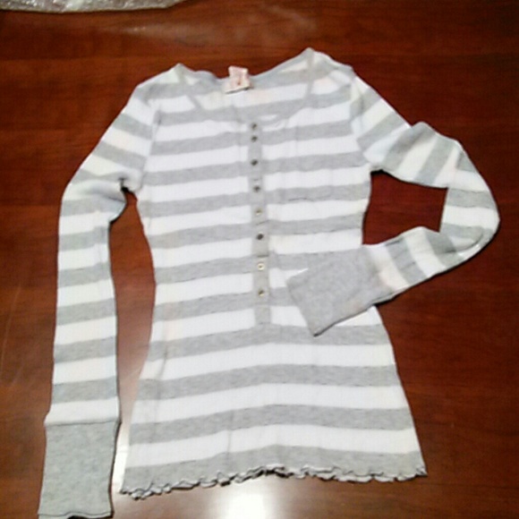 SOLD!!! THREE long sleeve tops!!! - Picture 3 of 4