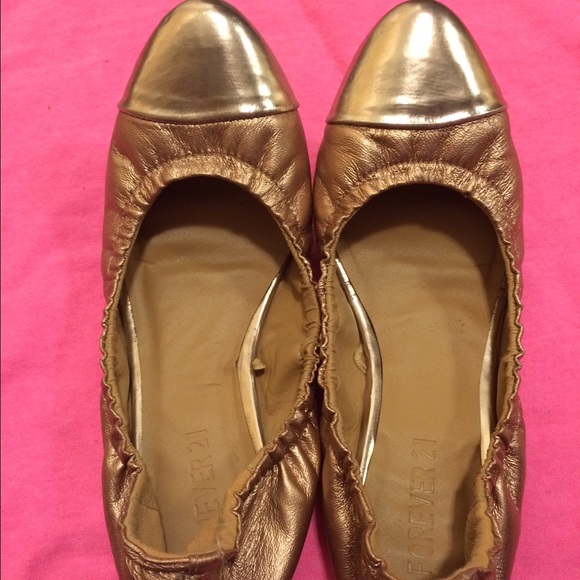Gold ballet flats. Forever 21