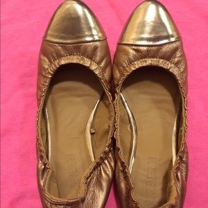Gold ballet flats. Forever 21