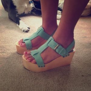 *Vintage Platform Sandals