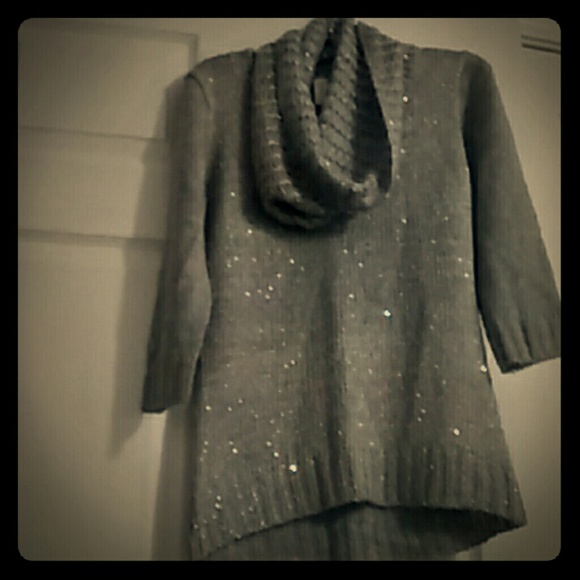 Grey sparkly sweater with scarf from no boundaries