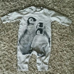 Baby Gap Puinguin romper