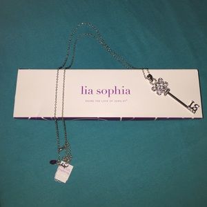 🆕Adorable Lia Sophia key necklace!