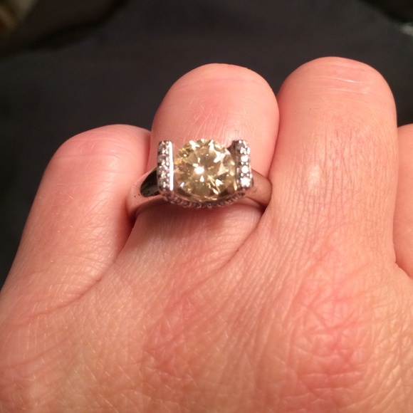 Jewelry - Gorgeous canary yellow Czech CZ ring