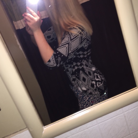 Quarter sleeve Aztec cardigan! - Picture 3 of 3