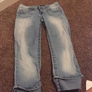 Tight-Fit Capri Pants