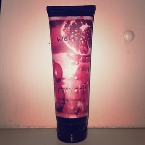 WEN pomegranate finishing treatment creme