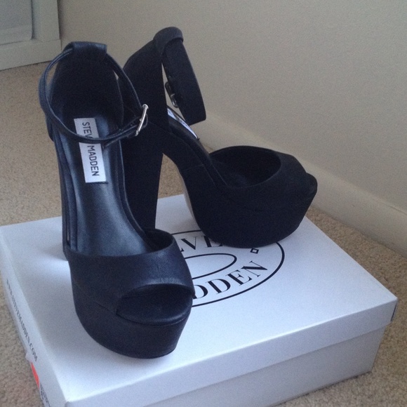 Black platform Steve Madden heels