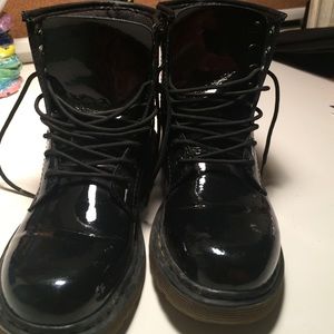 Black Doc Martins (patent)