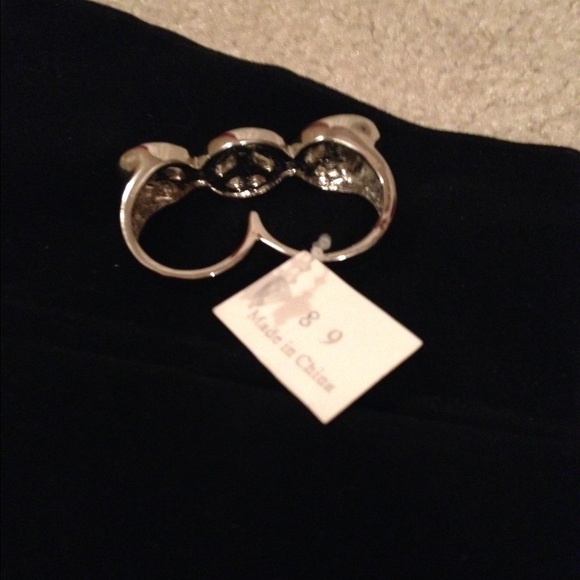 🎉 PRICE DROP 40% 🎉 NWT Silver w/Crystals Double Ring - Picture 2 of 2