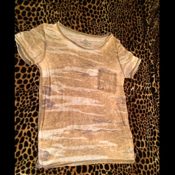 Camo pocket T