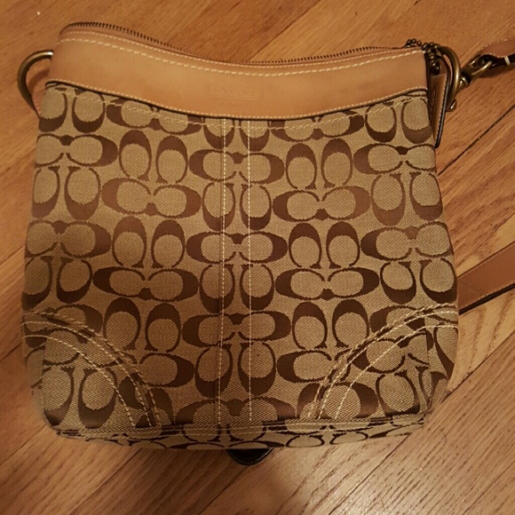 Vintage signature Coach crossbody bag