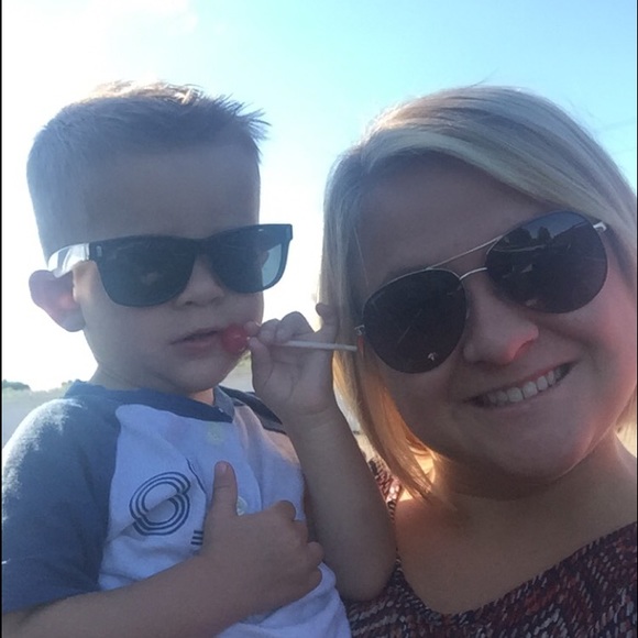 Meet your Posher, Taylor - Picture 1 of 1