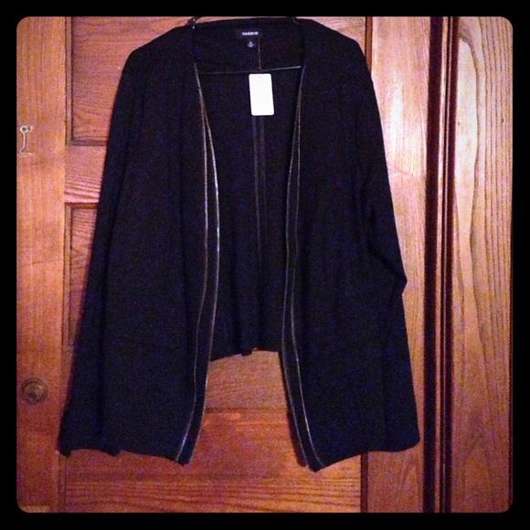 NWT Cropped open front blazer w/ zippered detail