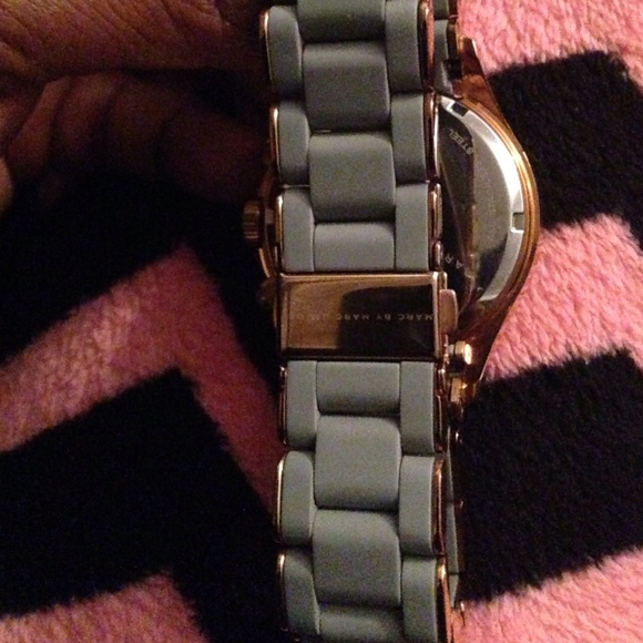 Marc Jacobs Rose Gold & Gray Watch - Picture 3 of 3