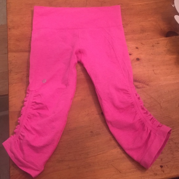lululemon athletica Pants - Lululemon pink Capri pants