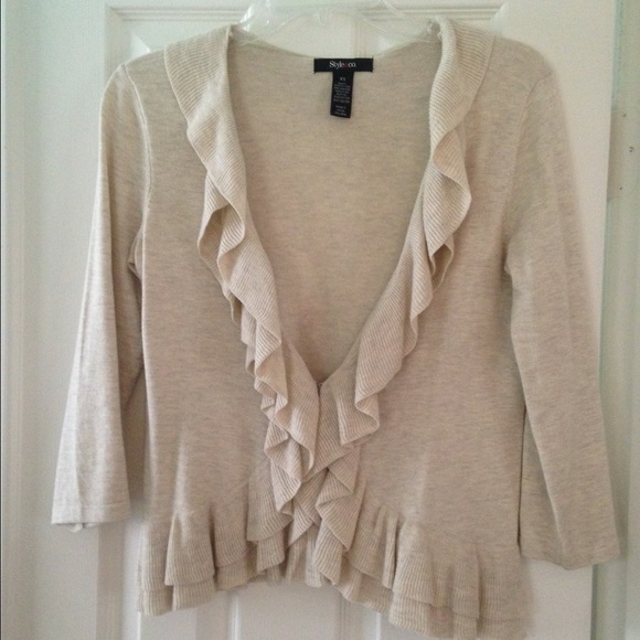 **SOLD** Cardigan sweater Ruffled neckline XS