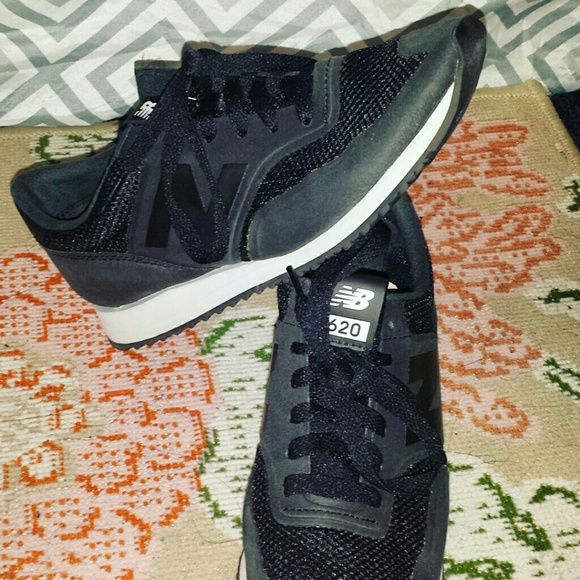 Black New Balance 620