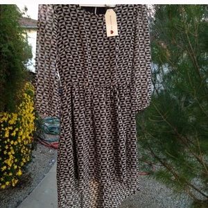 🎉HP🎉 Black and white High low dress