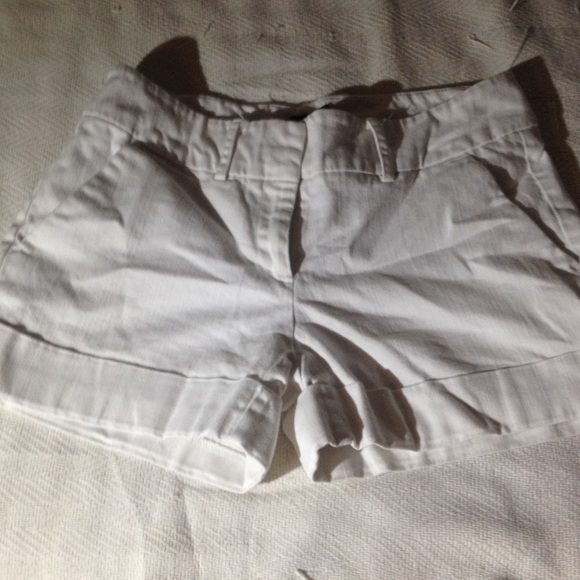 white dress shorts - Picture 1 of 3