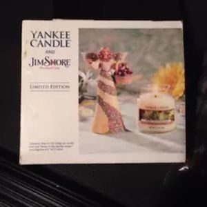 Yankee candle new honeysuckle w/figurine