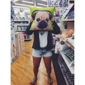 Meet your Posher, Danielle