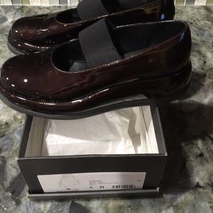 Escape styled by Robert Clergerie Bronz Patent