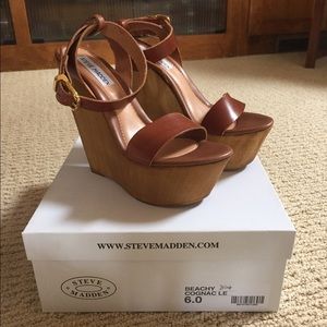 Steve Madden Beachy size 6 in cognac leather
