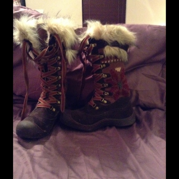 Cold weather boots. SOLD ON ANOTHER SITE.