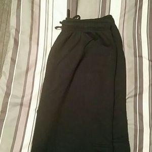 Black pair of cargo sweatpants sz L