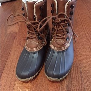 Duck boots