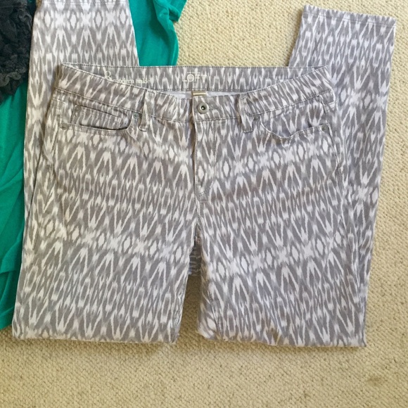 LOFT Gray/White print Skinnies! - Picture 2 of 4